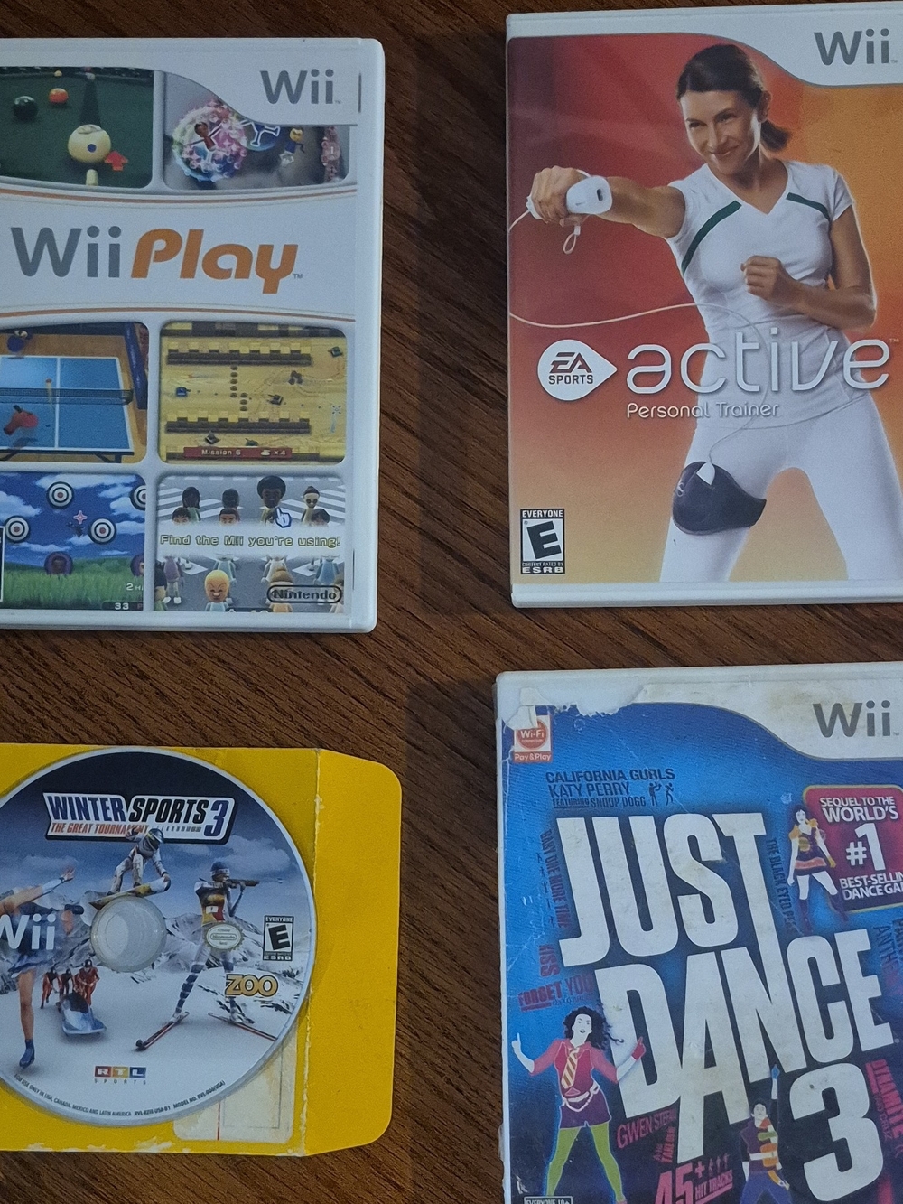 Nintendo Wii Play & Games Bundle - White
